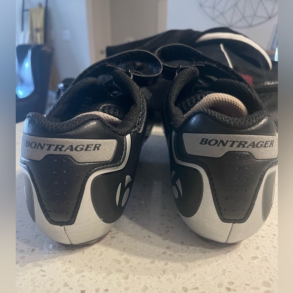 Bontrager cycle shoe with new clips - Picture 3 of 5